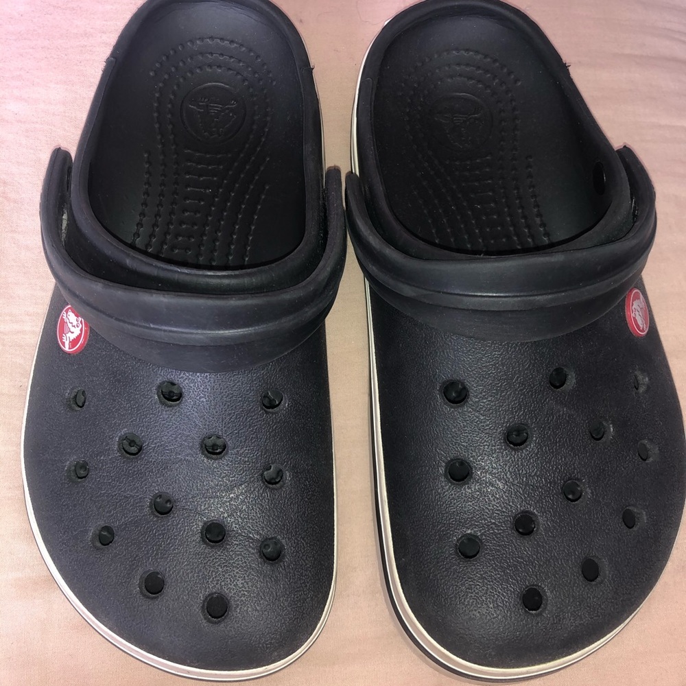 Black crocs